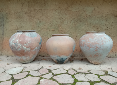 ANTIQUE POTS & TERRACOTTA